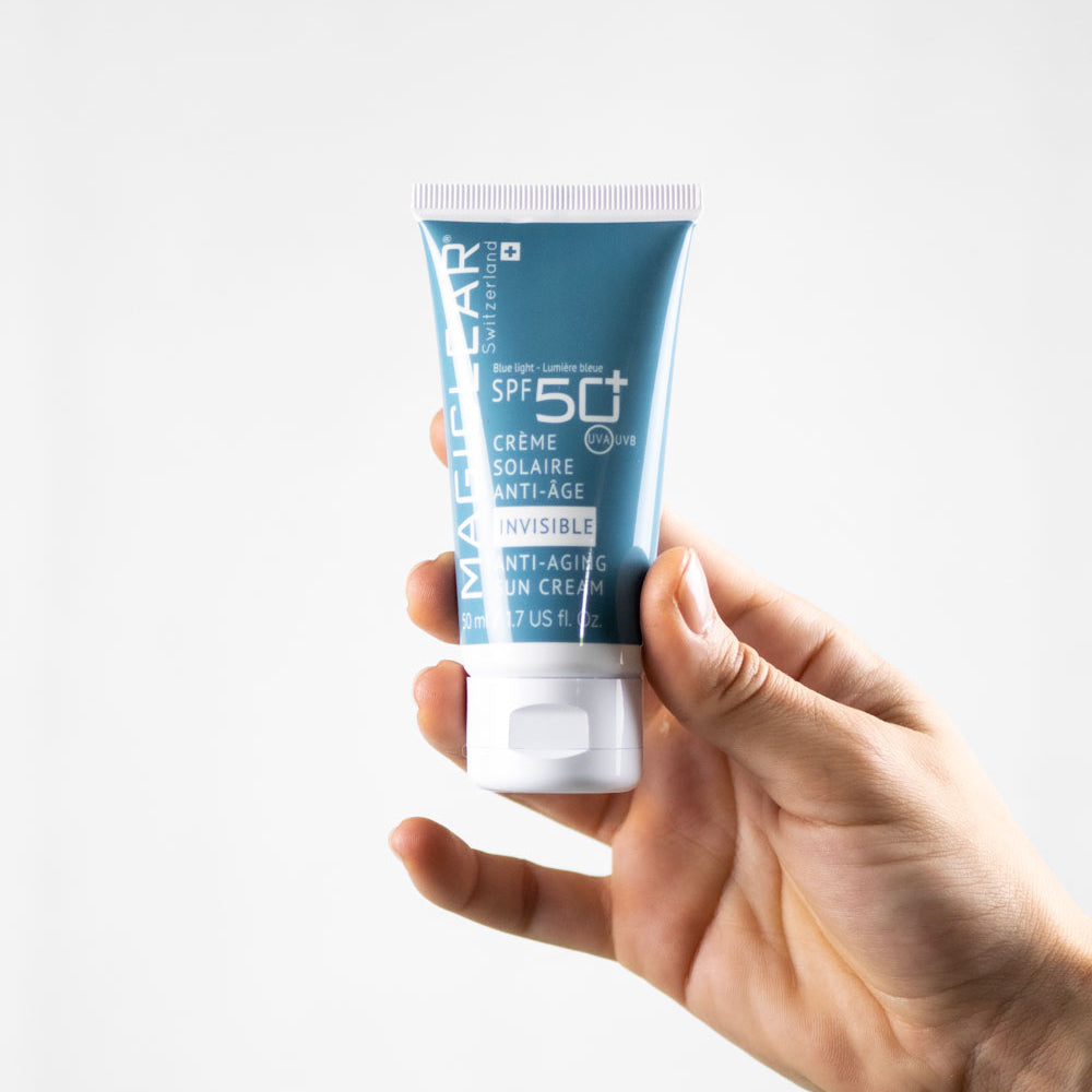 Sunscreen treatment that protects against UVA/UVB rays, stimulates cell regeneration, maintains hydration, and provides anti-ageing and antioxidant effects.